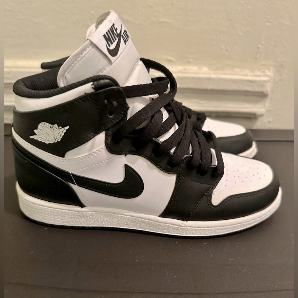 Jordan retro 1 High 85. Kids size 7 released 2015 & purchased 2015.